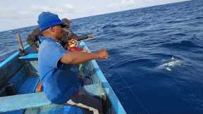 fishing for yellowfin tuna fish  catching skills handline fishing video amazing fishing