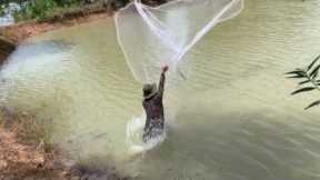 hand throw fishing net at lake with my villagers have a lot fish