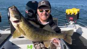 How To Fish For Walleye In Saginaw Bay On Lake Huron! Mike Martin Outdoors + Bandit Lures + Runcl!