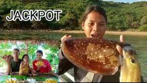CATCHING BIG CUTTLEFISH  AND FISH | CATCH, COOK & SELL #jackpot#mukbang#cuttlefish#viral#netfishing