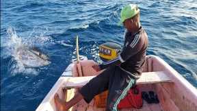 Monster Yellowfin Tuna in Indian Ocean Sea Amazing Fishing Videos Handline Fish
