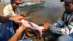 Fish Catching, Cutting And Cooking-AMAZING SNAKEHEAD CUTTING Murrel Fish Fry Cooking In Wild.￼
