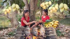 Amazing Skill catch many Red Fish in river and Cooking for survival food in forest