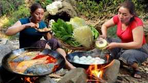 Top Adventure in jungle- Catching fish and cooking egg soup so delicious for lunch
