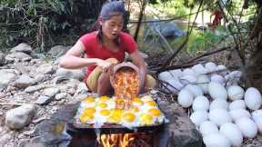 Catch fish found duck egg for food | Cooking duck egg spicy on the rock | Show eating delicious