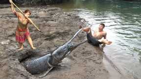 Top 10 Survival: Smart Teacher Use Spear Control Crocodile - Catch Fish For Cooking Survival