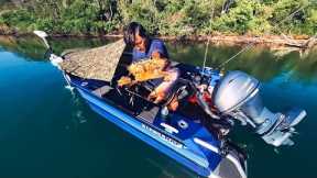 Protecting CRAB Pots From POACHERS, Boat Camping Mission - Catch & Cook