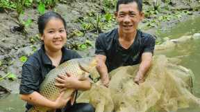 Disabled father and single daughter: Go catch fish and bring it back to release (raise) - And cook