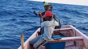 Monster Yellowfin Tuna in Indian Ocean Sea Amazing Fishing Videos Handline Fish