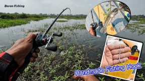 Handmade fishing hooks for snakehead fishing in the lake