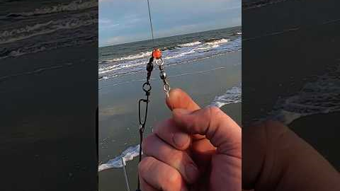 SURF FISHING TIP: Leader Line Vs Main Line Weight #beginner #surffishing #fishing #heavy #beach